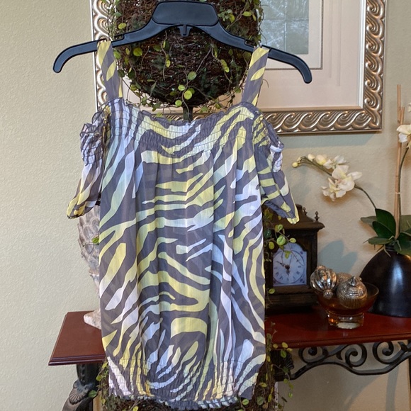 👚GUESS Sheer Blouse Sz SM - Picture 3 of 3